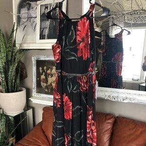 SLNY  BEAUTIFUL FLOOR LENGTH EVENING GOWN BLACK W/ LARGE RED FLOWERS NWT SIZE 6